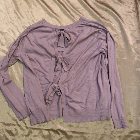 Lavender back bow tie sweater - Picture 2 of 6